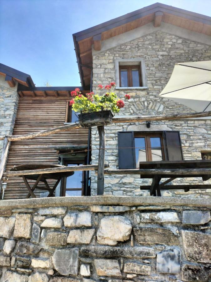 Le Casette Di Laila Colonno Exteriér fotografie